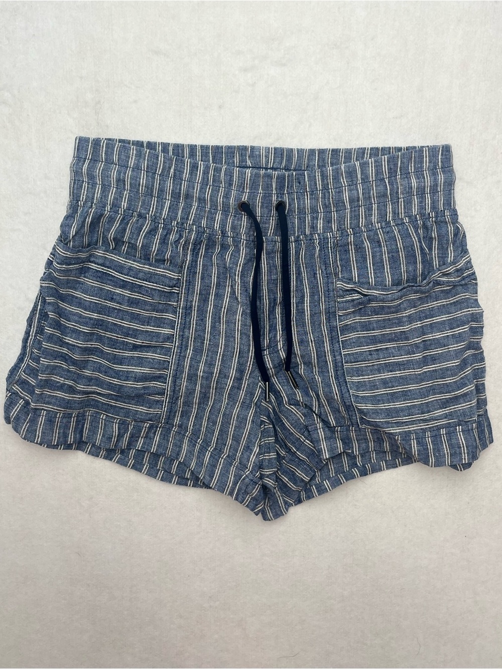 Athleta Women Blue White Striped Linen Pull On Casual Beach Shorts Size 4